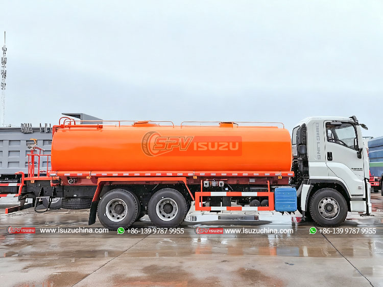 ISUZU GIGA Greening Spray Truck - Right Side